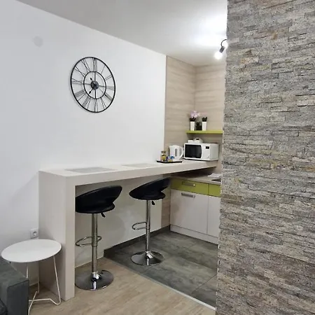 7 Apartment *